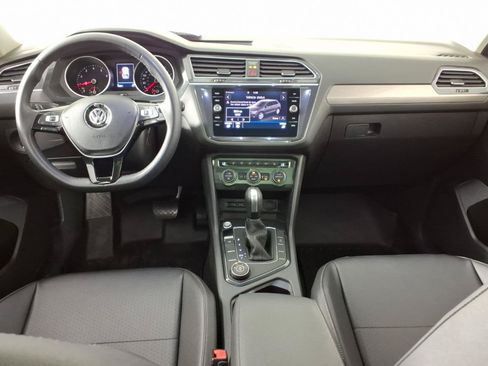 Used 2020 Volkswagen Tiguan SE w/ Panoramic Sunroof Package AWD/4WD image 15