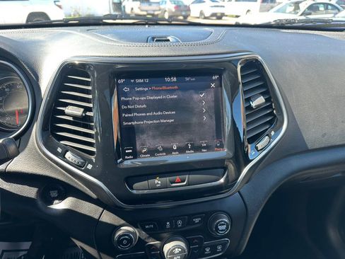 Used 2019 Jeep Cherokee Limited image 18