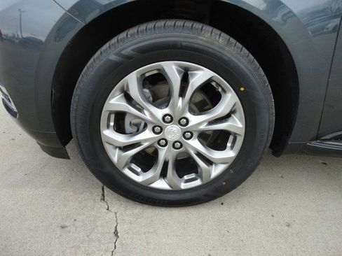 Used 2018 Buick Enclave Avenir w/ Avenir Technology Package image 2