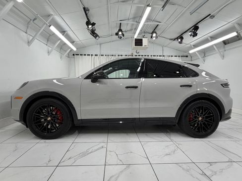 New 2026 Porsche Cayenne GTS image 2