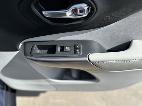 Used 2021 Jeep Cherokee Latitude Plus image 36