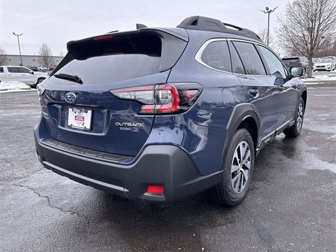 Used 2025 Subaru Outback Premium w/ Popular Package #1A image 11