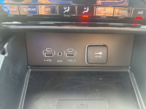 Used 2025 Jeep Grand Cherokee Limited w/ Luxury Tech Group II AWD/4WD image 22