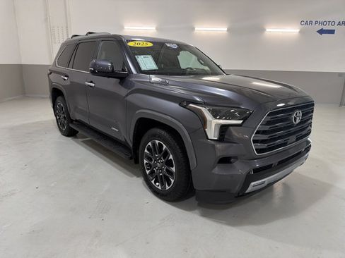Used 2025 Toyota Sequoia Limited w/ Tow Technology Package AWD/4WD image 4