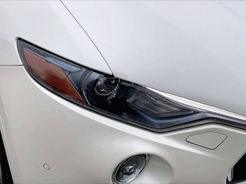 Used 2017 Maserati Levante S image 27