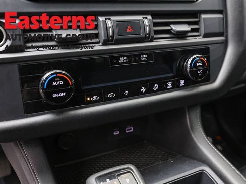 Used 2024 Nissan Pathfinder S AWD/4WD image 20