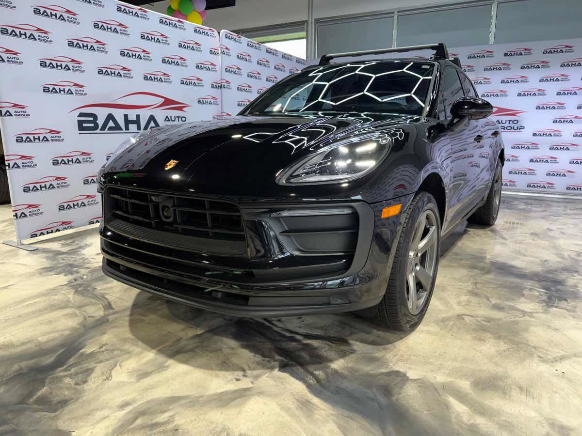 Used 2023 Porsche Macan AWD/4WD image 3