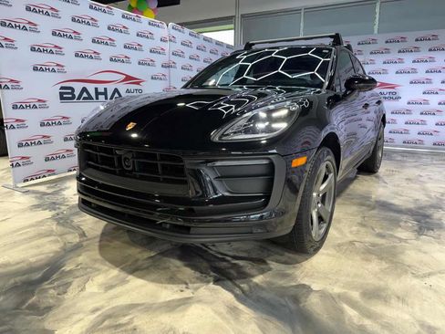 Used 2023 Porsche Macan AWD/4WD image 3