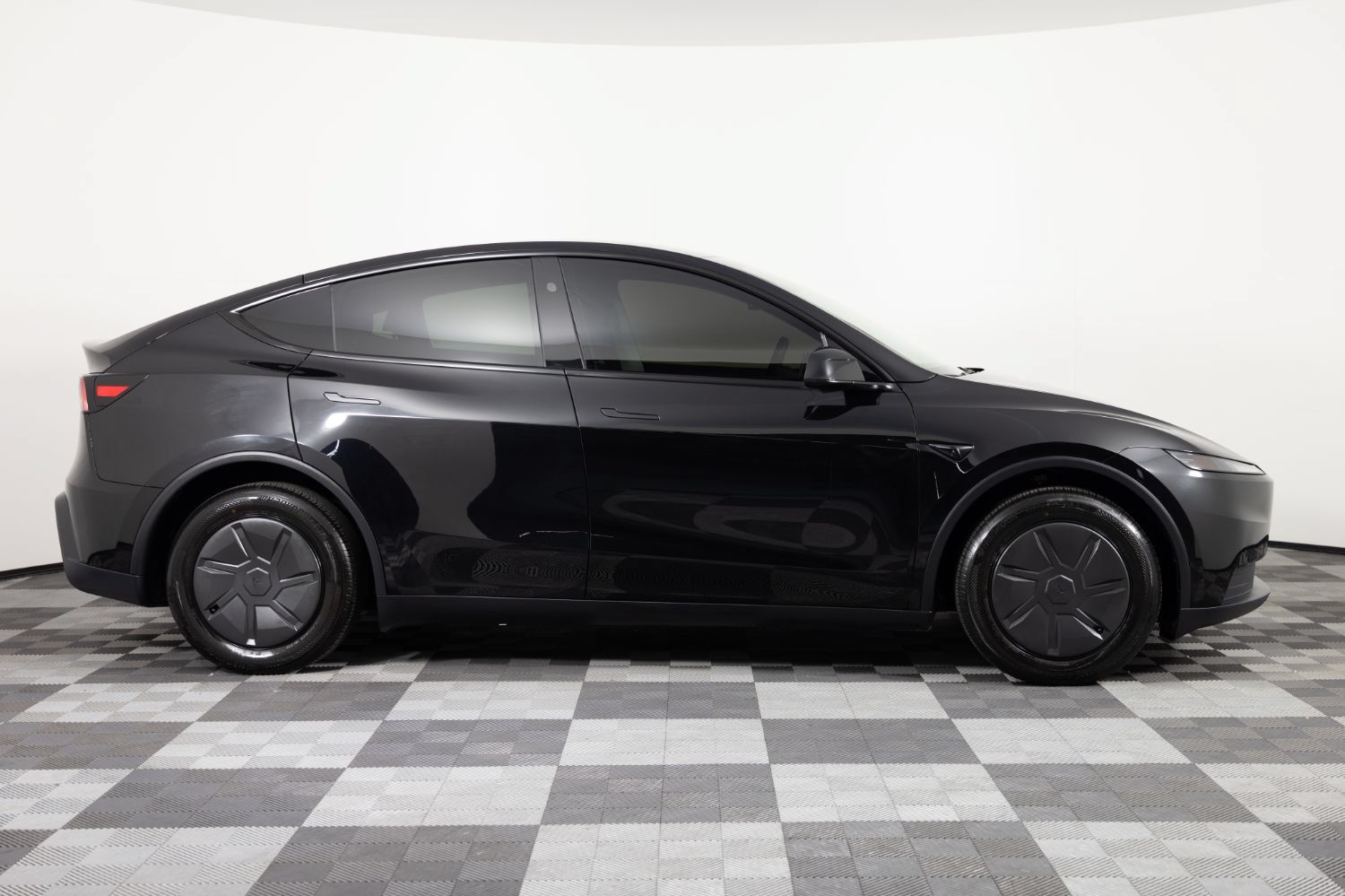 Used 2026 Tesla Model Y AWD image 9