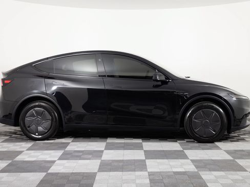 Used 2026 Tesla Model Y AWD image 9