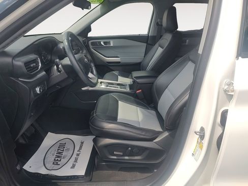 Used 2022 Ford Explorer XLT w/ Equipment Group 202A RWD image 9