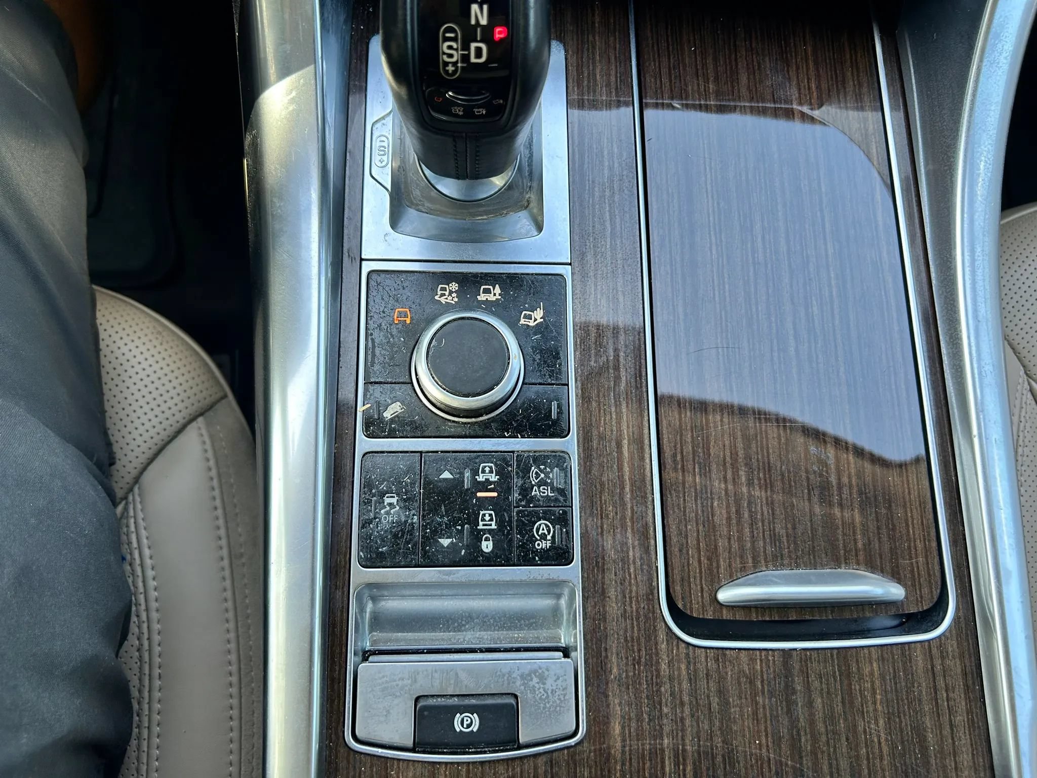 Used 2015 Land Rover Range Rover Sport HSE AWD/4WD image 27