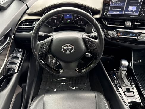 Used 2022 Toyota C-HR Limited FWD image 14