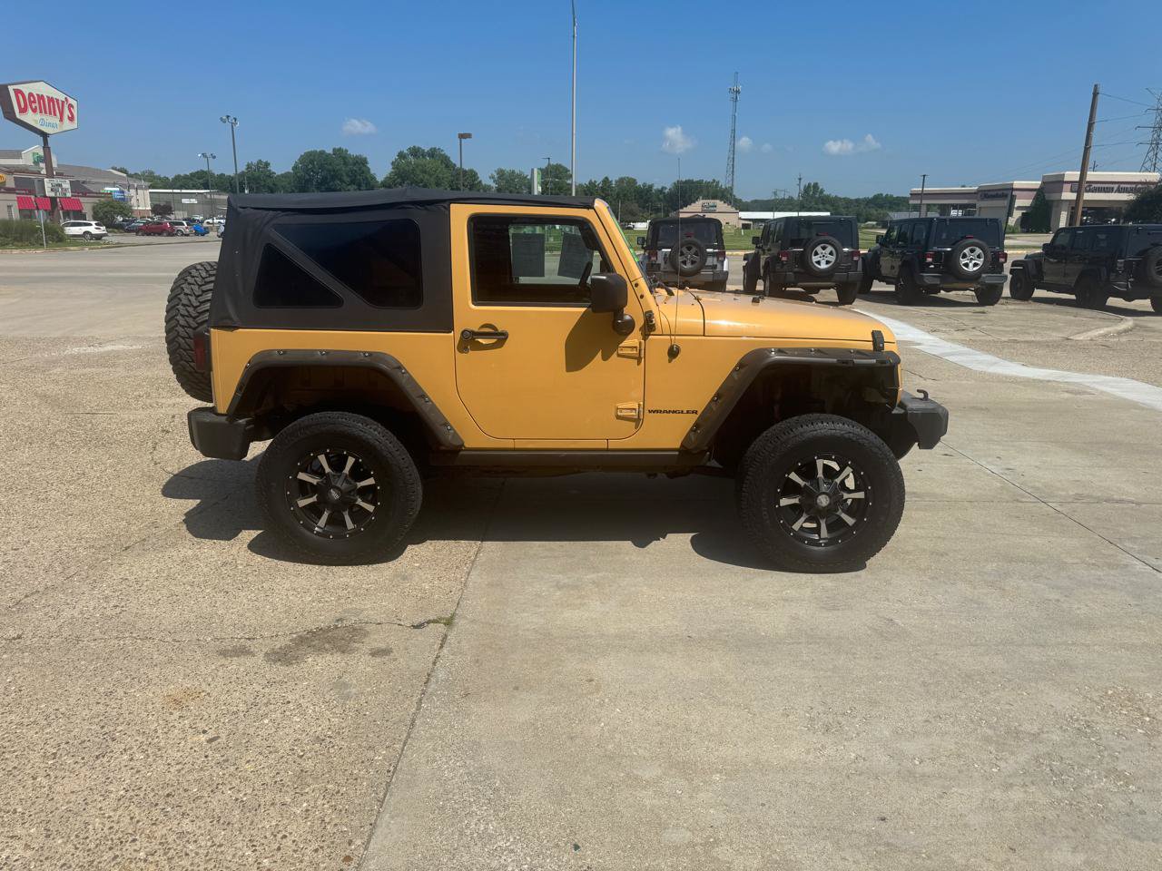 Used 2014 Jeep Wrangler Sport AWD/4WD image 5