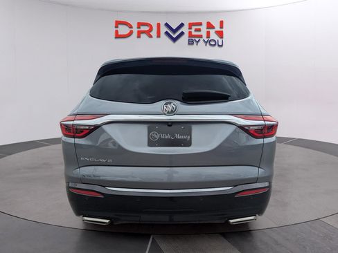 Used 2021 Buick Enclave Essence image 4