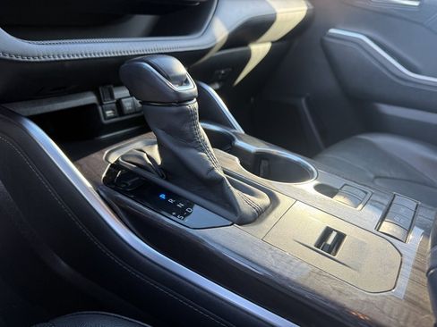 Used 2020 Toyota Highlander Limited image 32