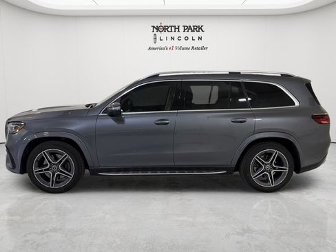 Used 2025 Mercedes-Benz GLS 450 4MATIC image 2