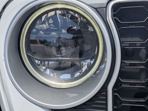 Used 2024 Jeep Wrangler Unlimited Sahara w/ Technology Group AWD/4WD image 9