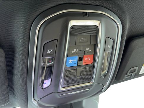 Used 2024 Jeep Grand Cherokee L Limited w/ Black Appearance Package image 33