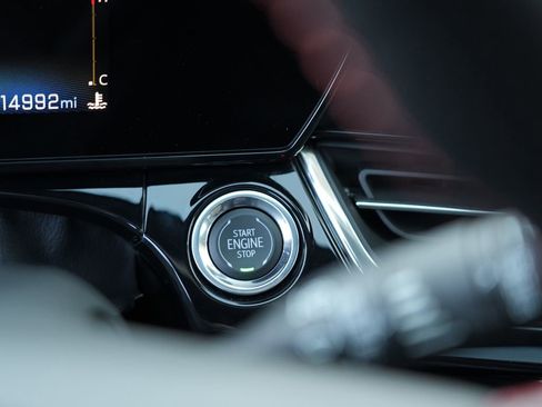 Used 2025 Chevrolet Trax RS w/ Sunroof Package image 38