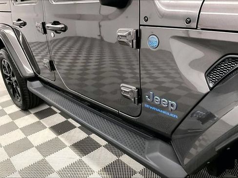 Used 2025 Jeep Wrangler Unlimited Sahara AWD/4WD image 36