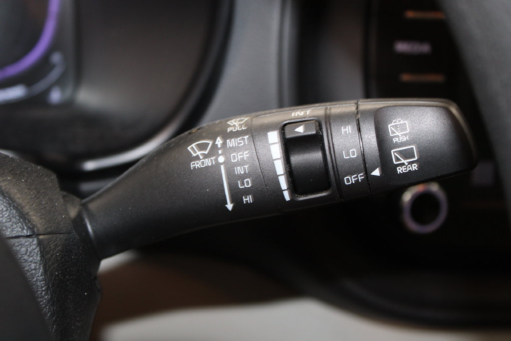 Used 2025 Kia Soul LX w/ LX Technology Package FWD image 23