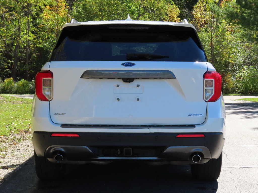 Used 2021 Ford Explorer XLT w/ Equipment Group 202A AWD/4WD image 4