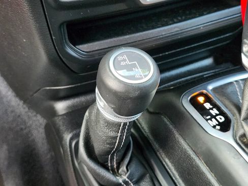 Used 2020 Jeep Wrangler Unlimited Sahara AWD/4WD image 25