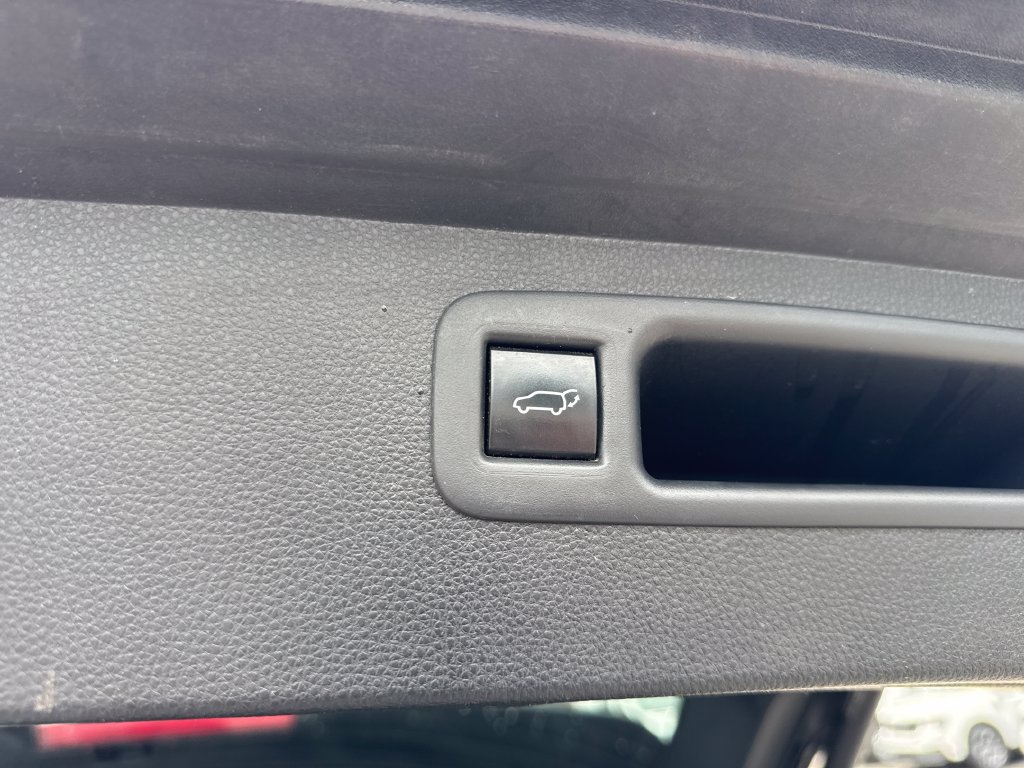 Used 2020 Toyota Highlander XLE AWD/4WD image 13