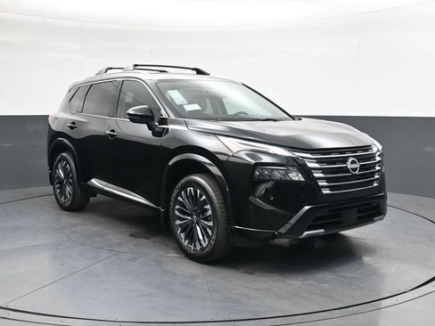 Certified 2026 Nissan Rogue SV FWD image 2