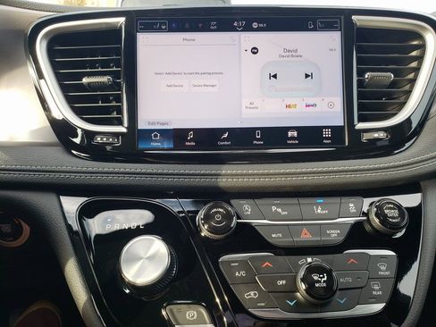 New 2026 Chrysler Pacifica Select FWD image 17
