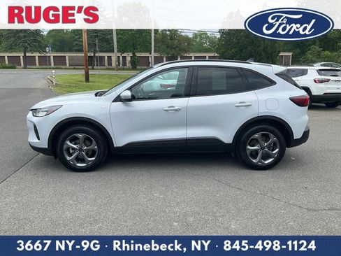 Certified 2025 Ford Escape ST-Line Select AWD/4WD image 3