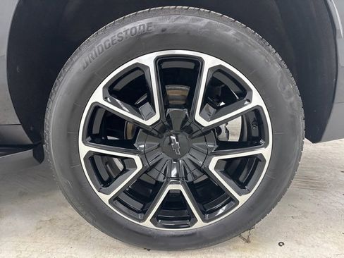 Used 2024 Chevrolet Suburban RST w/ Luxury Package image 43