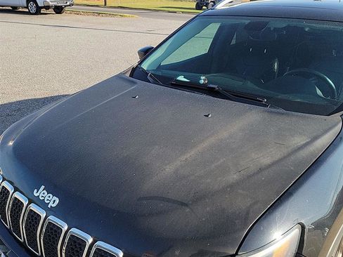 Used 2019 Jeep Cherokee Limited image 16