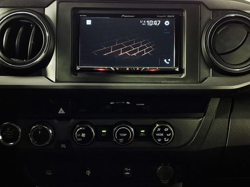 Used 2017 Toyota Tacoma SR AWD/4WD image 22