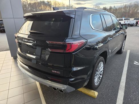 Used 2025 GMC Acadia Denali w/ Super Cruise Package image 5