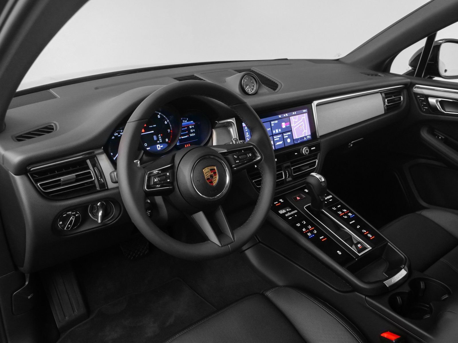 Certified 2025 Porsche Macan AWD/4WD image 4