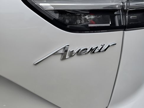 Used 2023 Buick Envision Avenir image 18