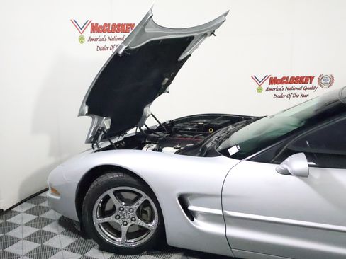 Used 1998 Chevrolet Corvette Coupe w/ Roof Pkg RWD image 17