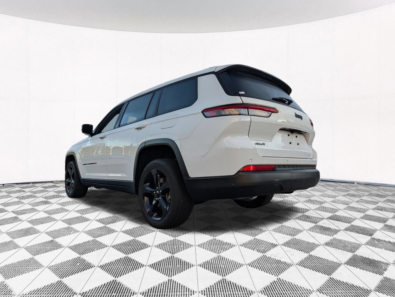 Used 2023 Jeep Grand Cherokee L Altitude AWD/4WD image 11
