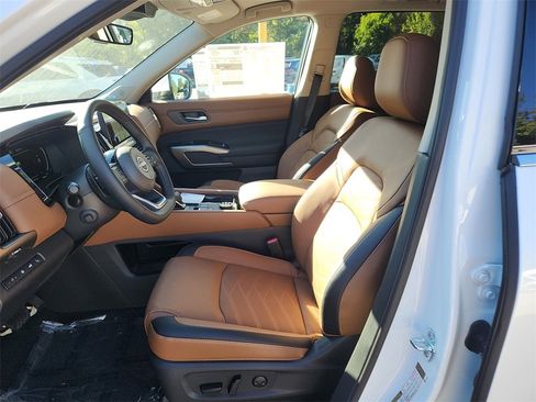 New 2025 Nissan Pathfinder Platinum w/ Cargo Package image 6