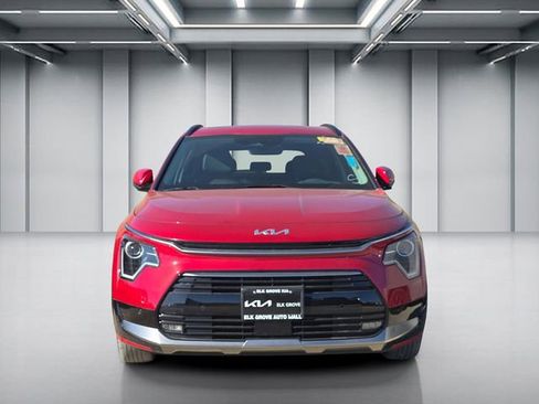 Used 2023 Kia Niro SX image 2