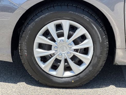 Used 2014 Toyota Camry LE FWD image 23