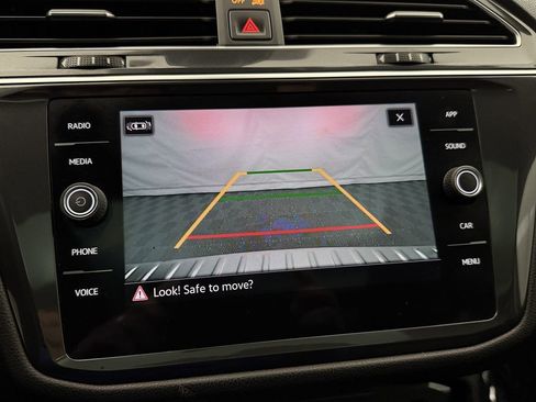Used 2022 Volkswagen Tiguan SE image 19