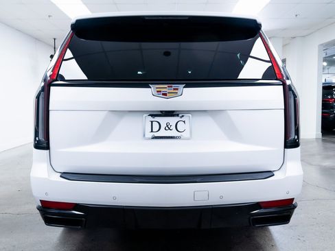 Used 2022 Cadillac Escalade ESV Sport w/ Touring Package image 5