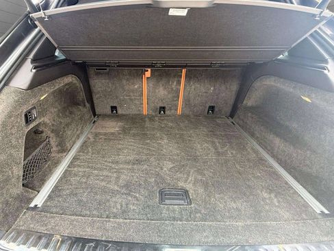 Certified 2021 Bentley Bentayga image 17