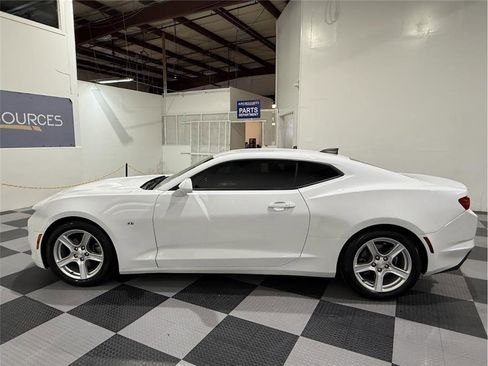 Used 2019 Chevrolet Camaro LT image 8