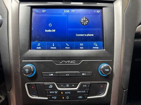 Used 2020 Ford Fusion SE FWD image 8