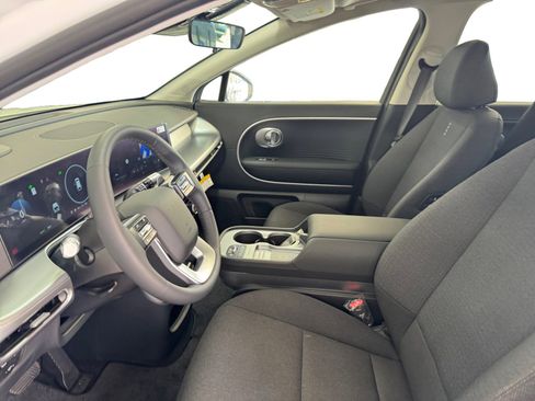 New 2026 Hyundai Ioniq 9 SE image 9