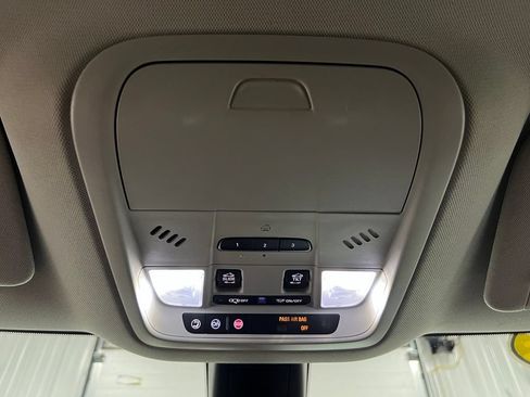 Certified 2018 Buick Enclave Avenir w/ Avenir Technology Package AWD/4WD image 30